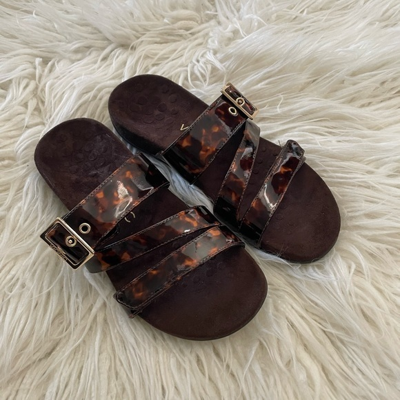 Vionic Shoes - Vionic Skylar‎ tortoise patent leather comfort sandals size 7
